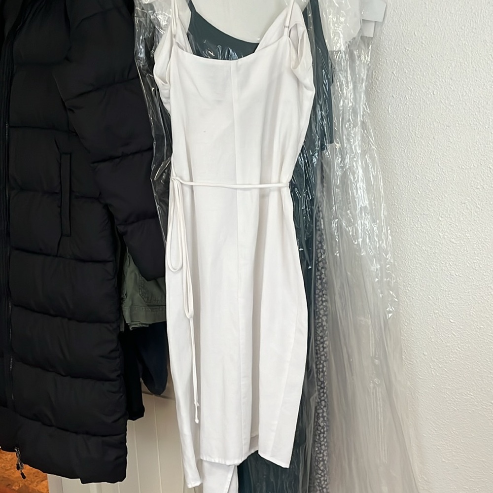 Reformation white linen wrap dress - Picture 4 of 4